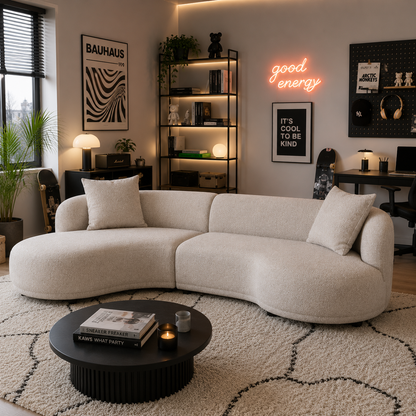 Modernes Lounge-Sofa im nordischen Design in jugendlichem Wohnambiente