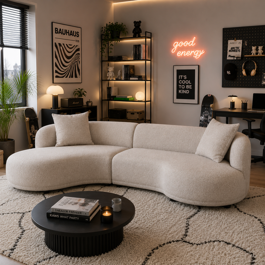 Modernes Lounge-Sofa im nordischen Design in jugendlichem Wohnambiente